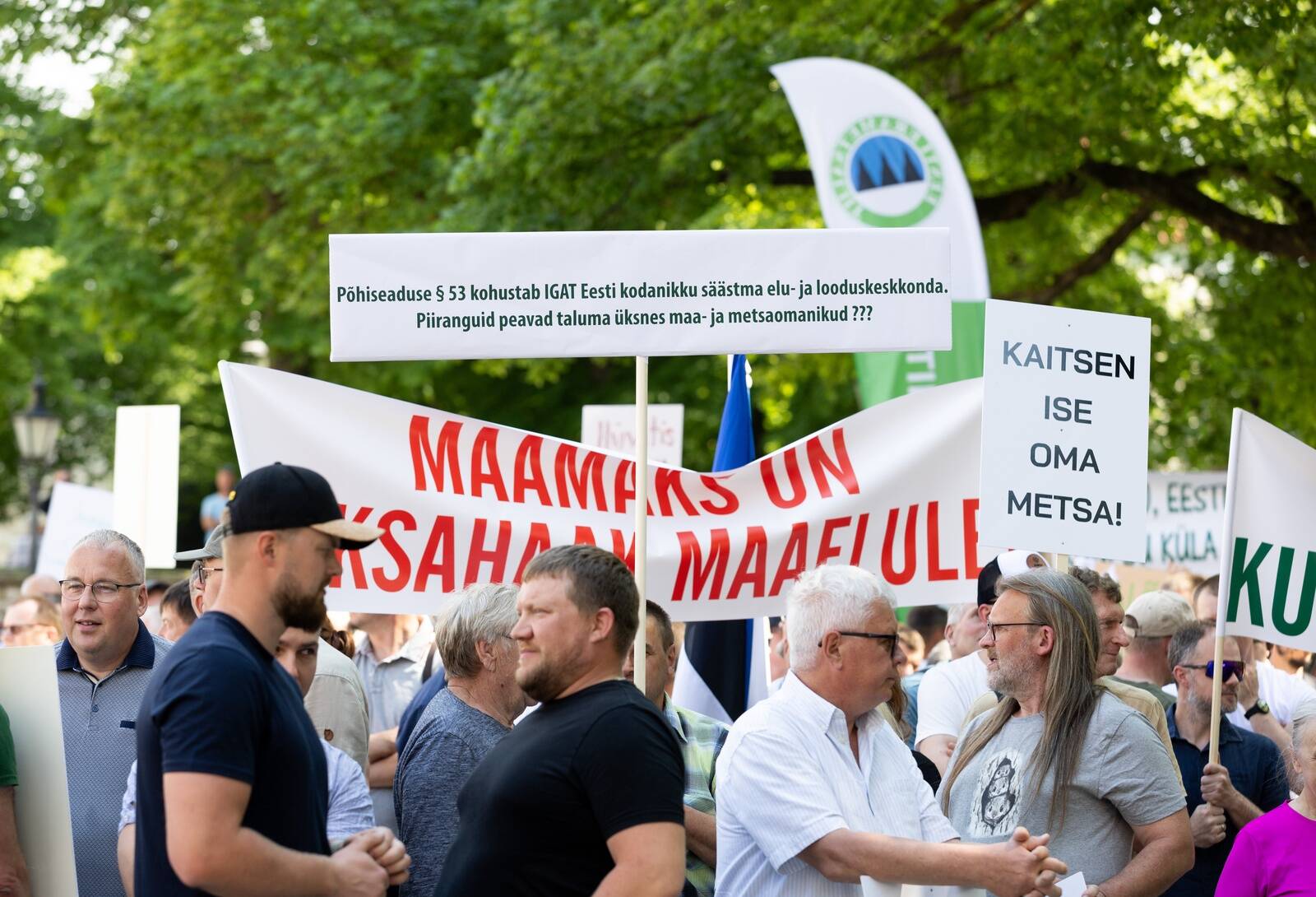Maaomanike meeleavaldus mai lõpus Toompeal riigikogu ees.