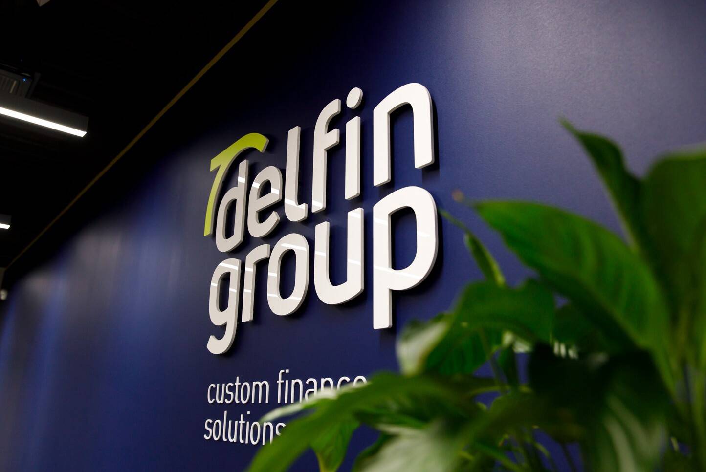 Alates 2014. aastast on DelfinGroup Nasdaq Riia börsil tuntud võlakirjade emiteerijana ning alates 2021. aastast ka Balti põhinimekirja börsiettevõttena.