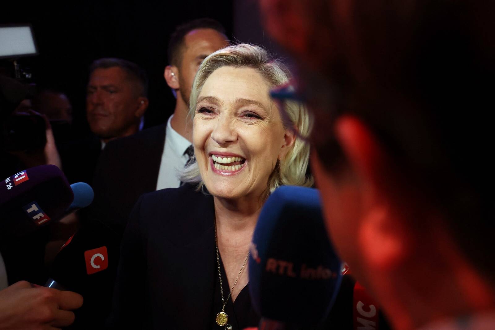 Enamik arvamusuuringuid ennustab Marine Le Peni juhitava RNi võitu.