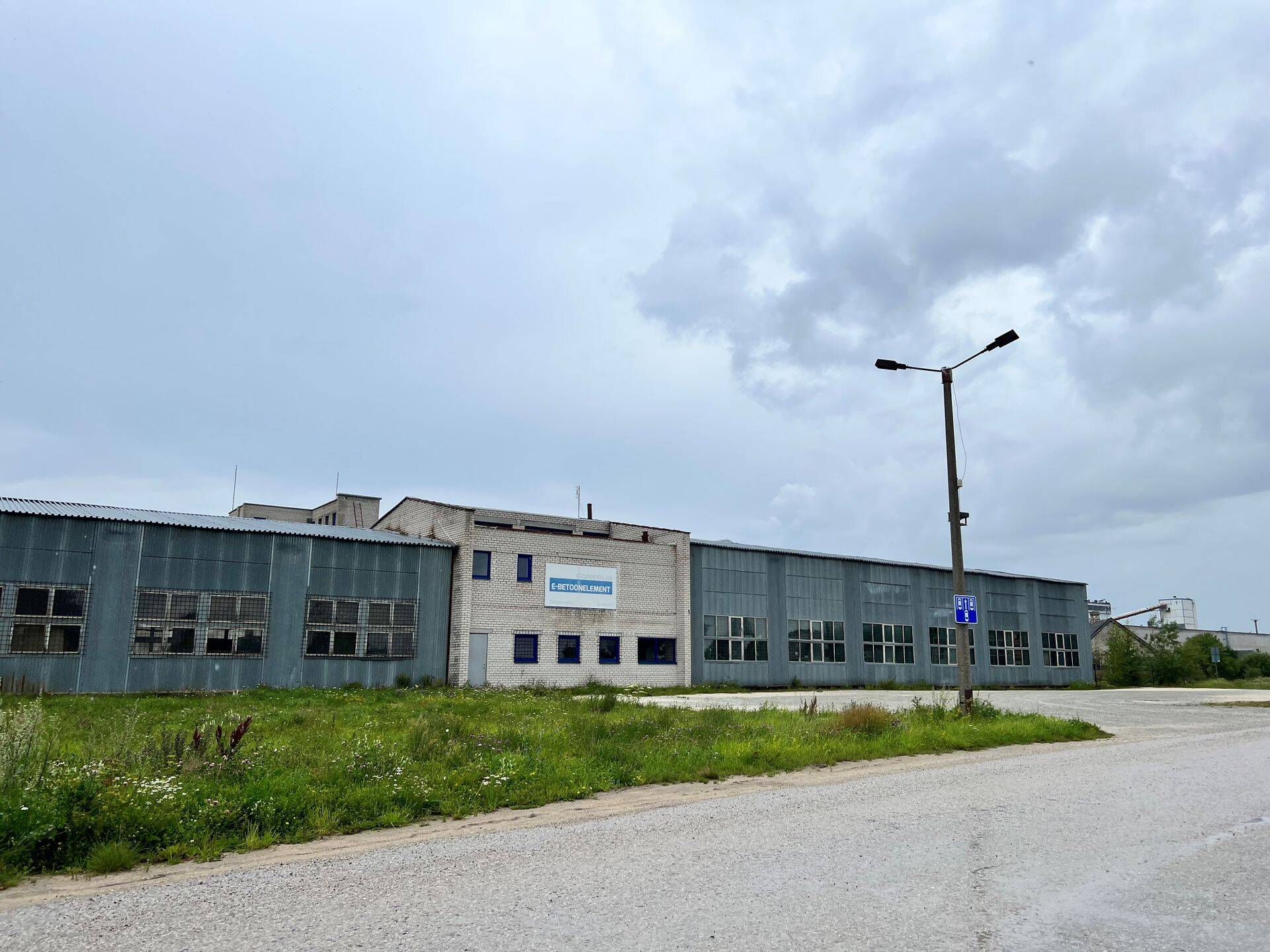 Hiljuti suletud E-Betoonelemendi Tamsalu tehas ootab paremaid aegu.