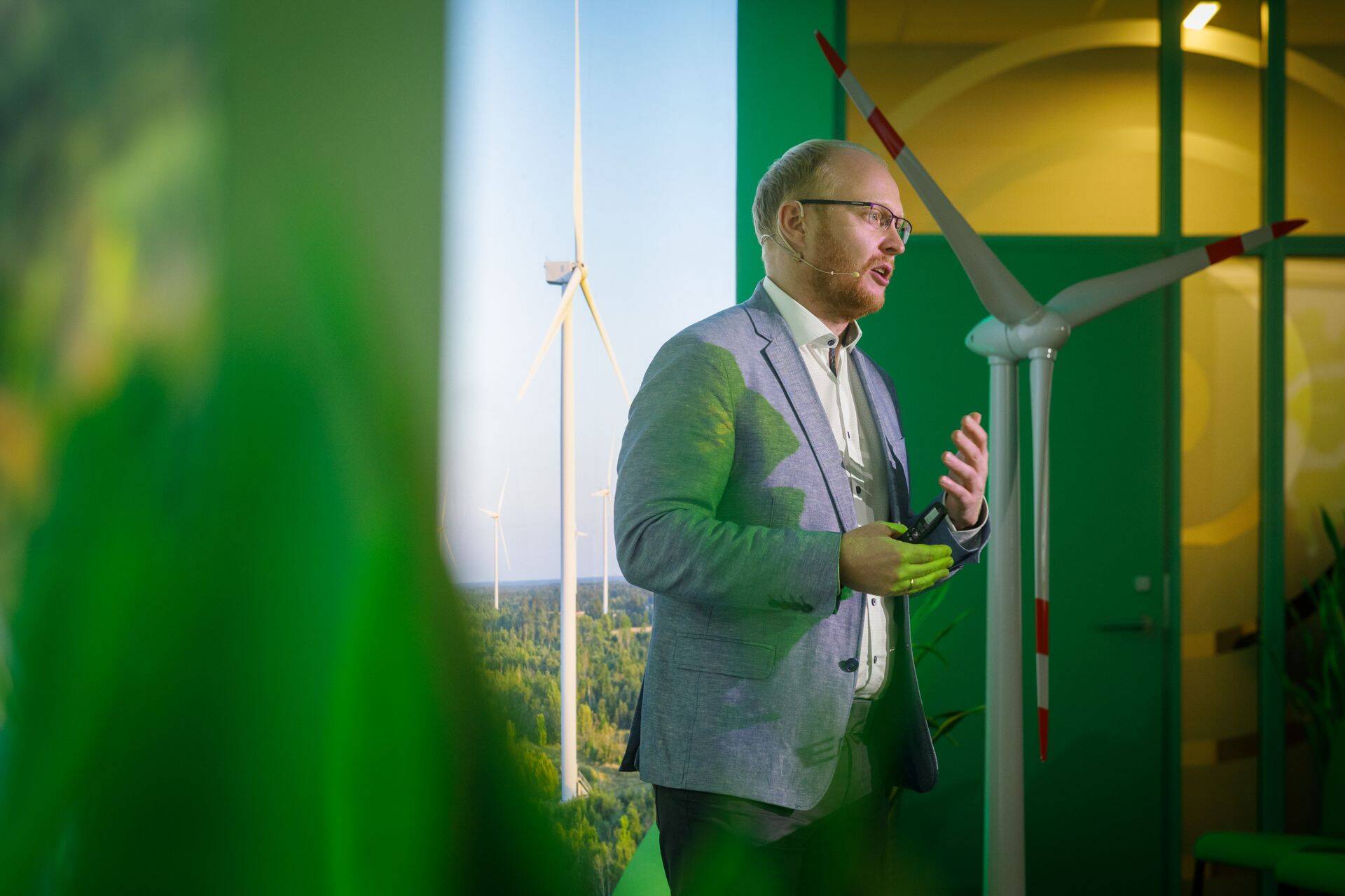 Enefit Greeni tootmise valdkonna eest vastutava juhatuse liikme Innar Kaasiku sõnul on praegu töös kuus tuule- ja viis päikeseparki.