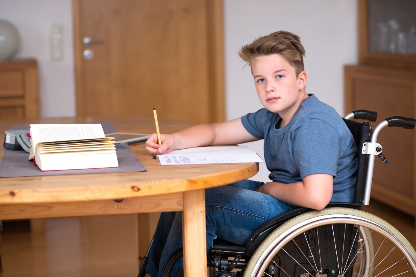 Неработающий инвалид с детства