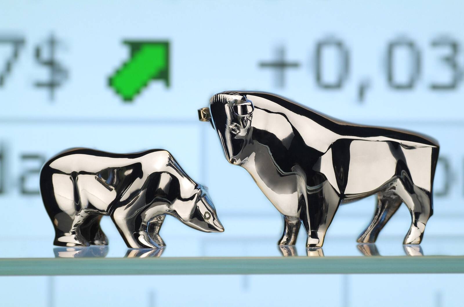 Lācis galu galā var noliekt galvu cenas kāpumu simbolizējošā buļļa priekšā.