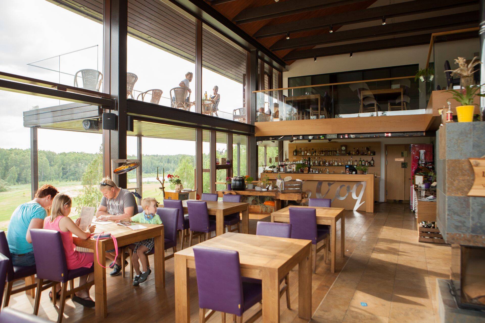 Valgusküllane restoran Otepää golfiklubis on tunnistuseks, et häid söögikohti leidub ka väljaspool suuremaid linnu.