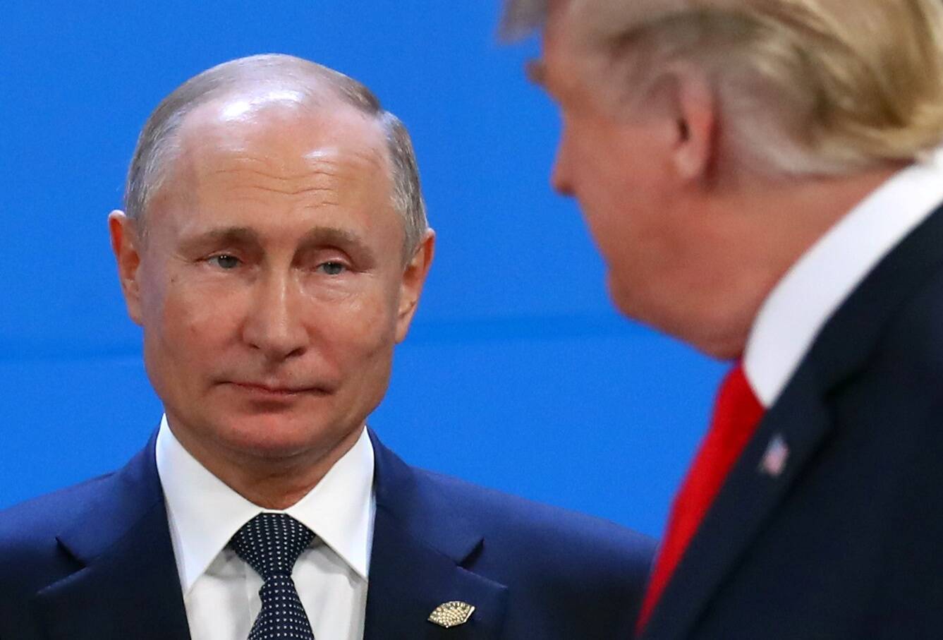 Президент России Владимир Путин и американский лидер Дональд Трамп. 2018 год.