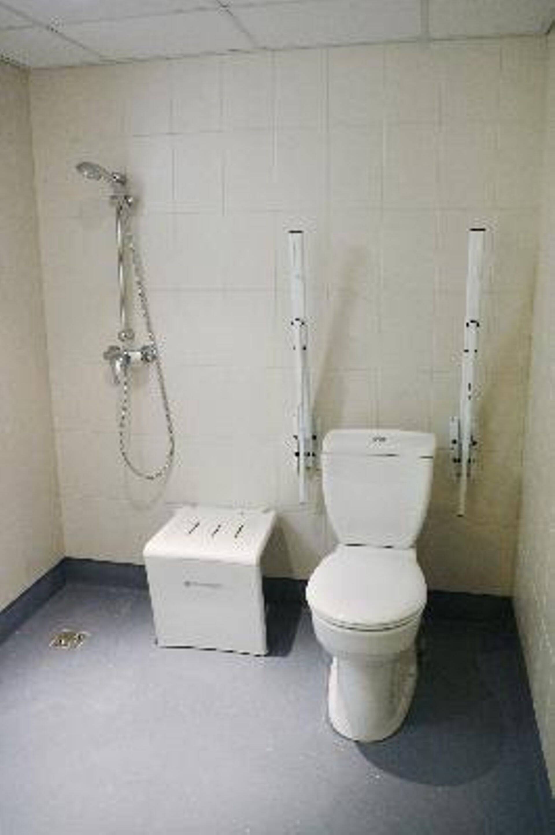 Erivajadustega inimeste wc.