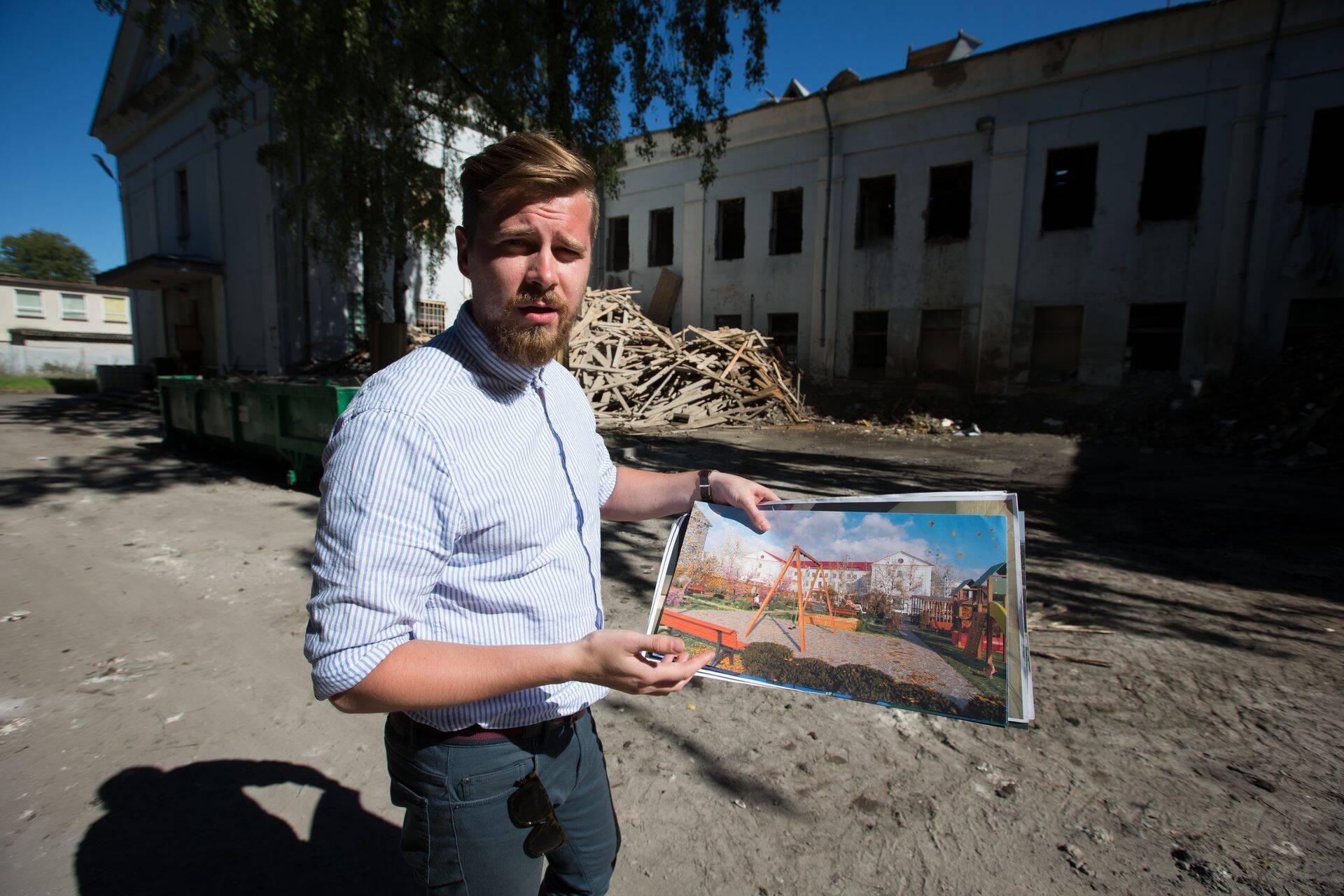 Larsen Kinnnisvara juht Priit Vare tutvustamas aadressil Erika 15 kortermaja arendust.