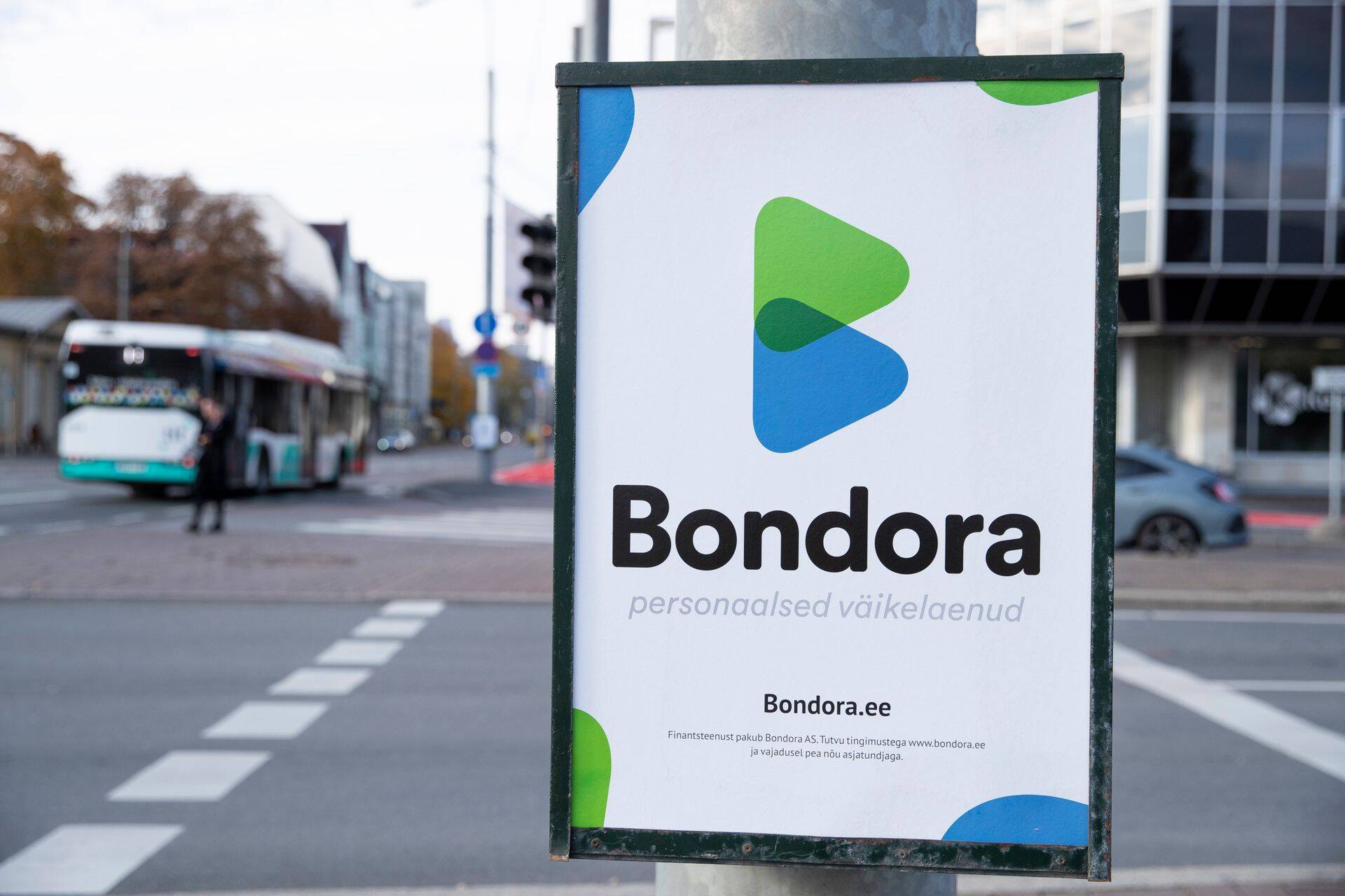 Bondora reklaam tänaval