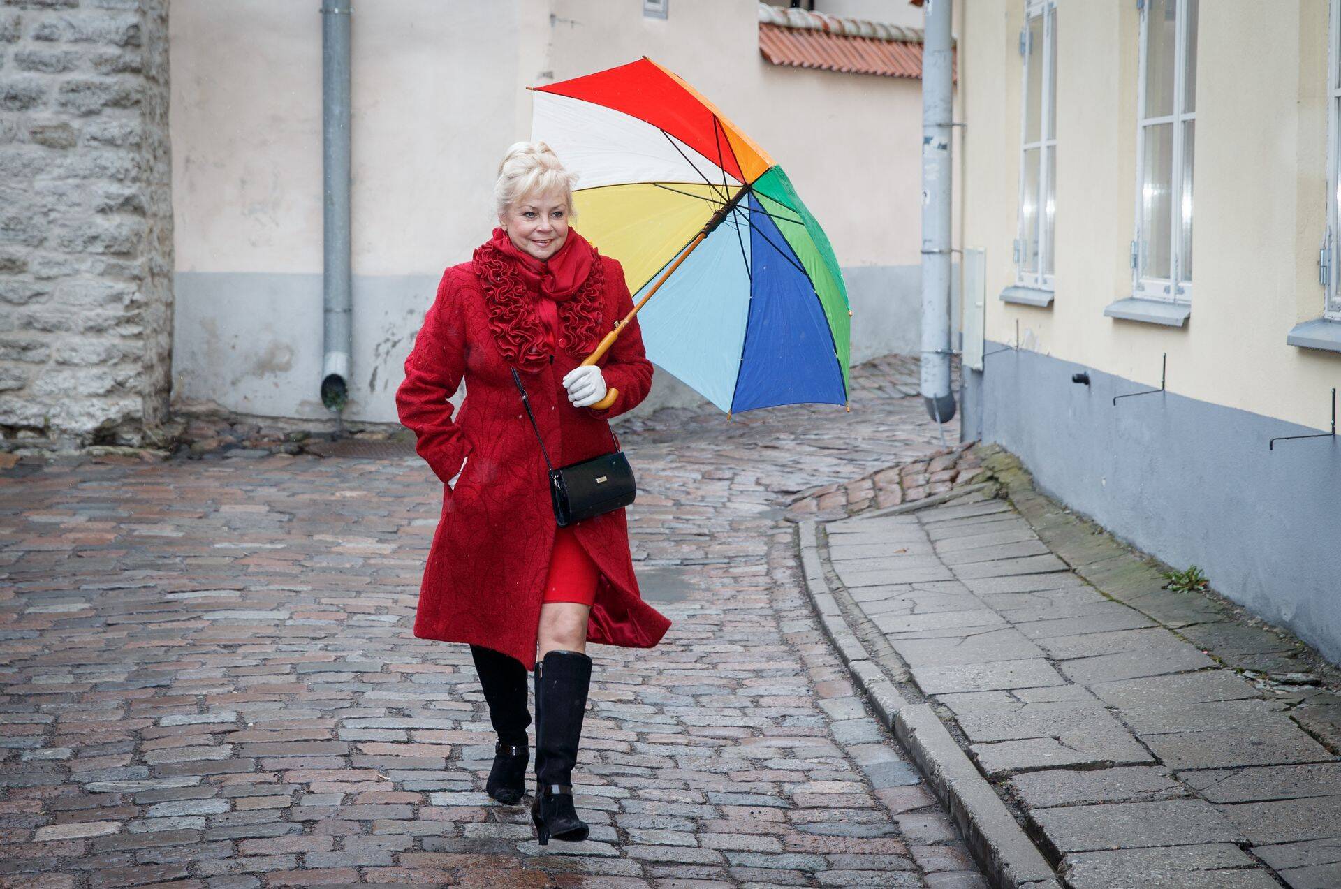 Keskerakonna juhatus kogunes hommikul kell 10 arutama erakonna esimehe Edgari Savisaare haiguse järel kujunenud olukorda