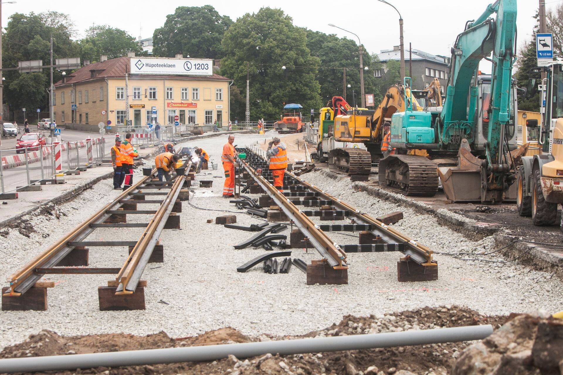 Pärnu maanteel trammiteid rekonstrueerinud konsortsium ehitab ka lennujaama viiva uue trammitee.