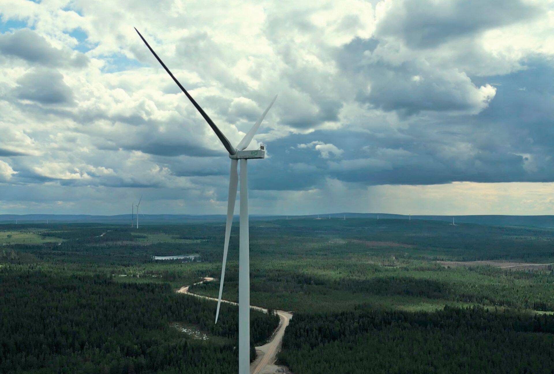 Suve lõpus, 24. augustil, andis võrku esimese elektri Enefit Greeni esimene Soomes asuv tuulepark Tolpanvaaras. Täies mahus hakkab 13 tuulikuga park elektrit tootma 2023. aasta lõpus.