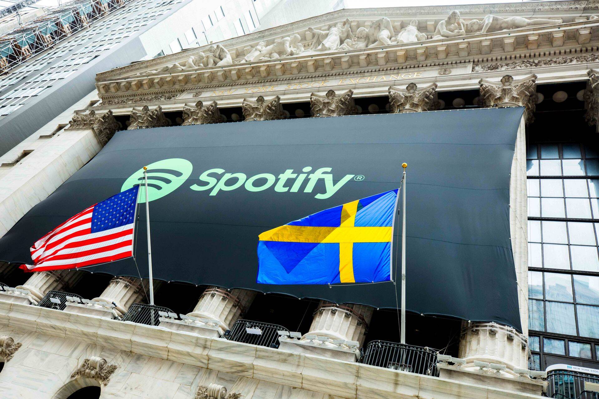 Spotify logo New Yorgi börsi fassaadil. Rootsi aktsiafond on üks väheseid Euroopas, mis suutis tänavu USA aktsiate tõmbele vastu panna.