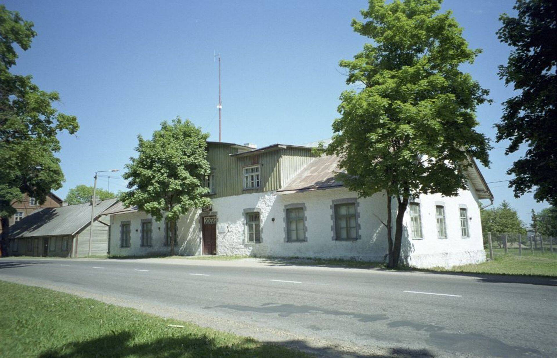 Kunagine Vao vallamaja on põhjalikult renoveeritud ja selles tegutseb praegu Väike-Maarja tervisekeskus.
