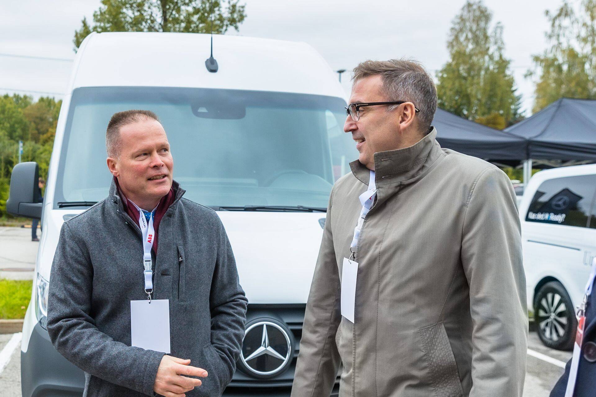Eesti ABB tegevjuht Jukka Patrikainen ja Eesti Vabariigi ettevõtlus- ja infotehnoloogiaminister Andres Sutt.