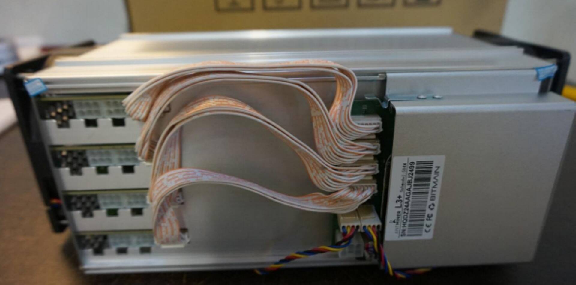 Kõik kontrollitud krüptokaevandamise lisaseadmed koos toiteplokkidega konfiskeeriti.