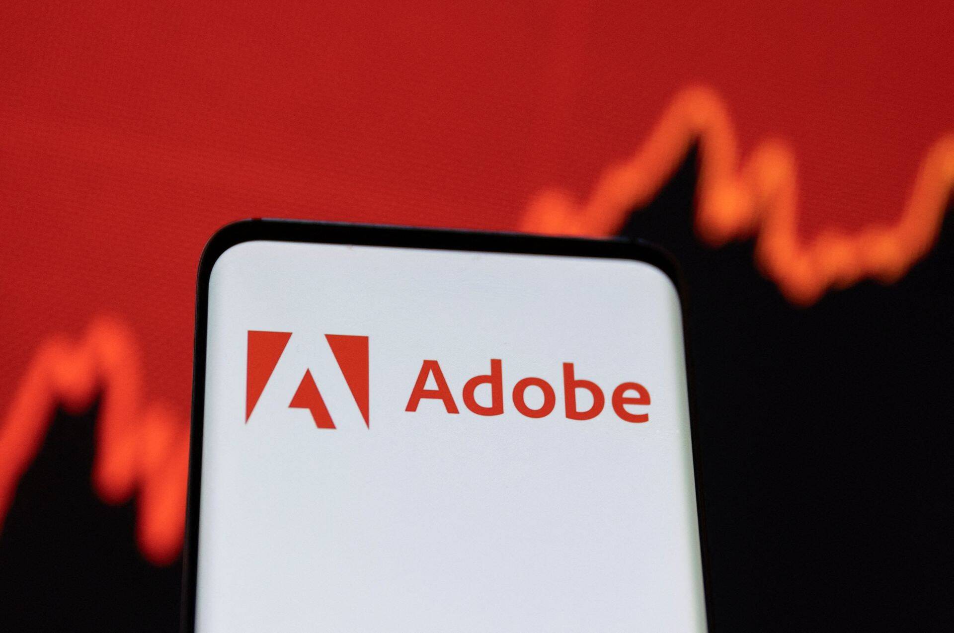 Adobe'i aktsia hind on tipust kukkunud peaaegu pooleks.