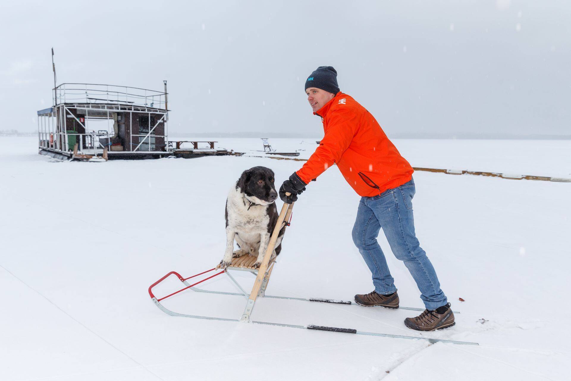 Mart Toots, kel mere-ja järvepäästekoolitus läbitud, ütleb, et hoopis tema võiks järvepääste paati kasutada, kui niigi ise alati järvel hädasolijaid abistab.