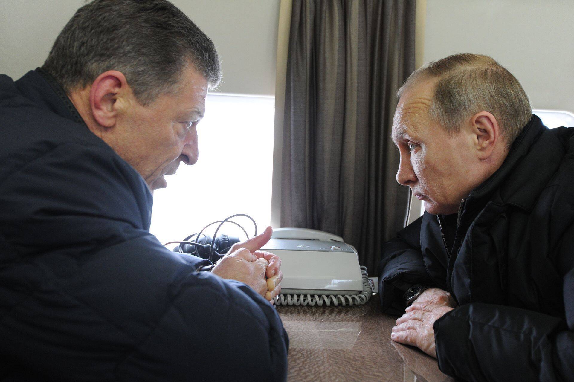 Asepeaminister Dmitri Kozak ja president Vladimir Putin 18. märtsil tööreisil Krimmis.
