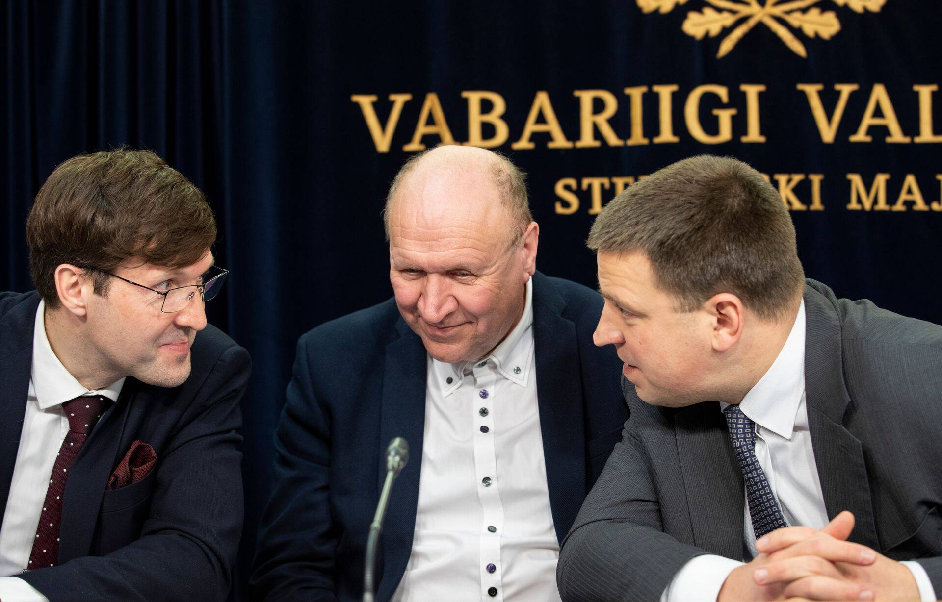Opositsiooni eelnõu, mis lubaks juba siin oleval välistööjõul riigis kauem olla, lükati riigikogus täna tagasi.