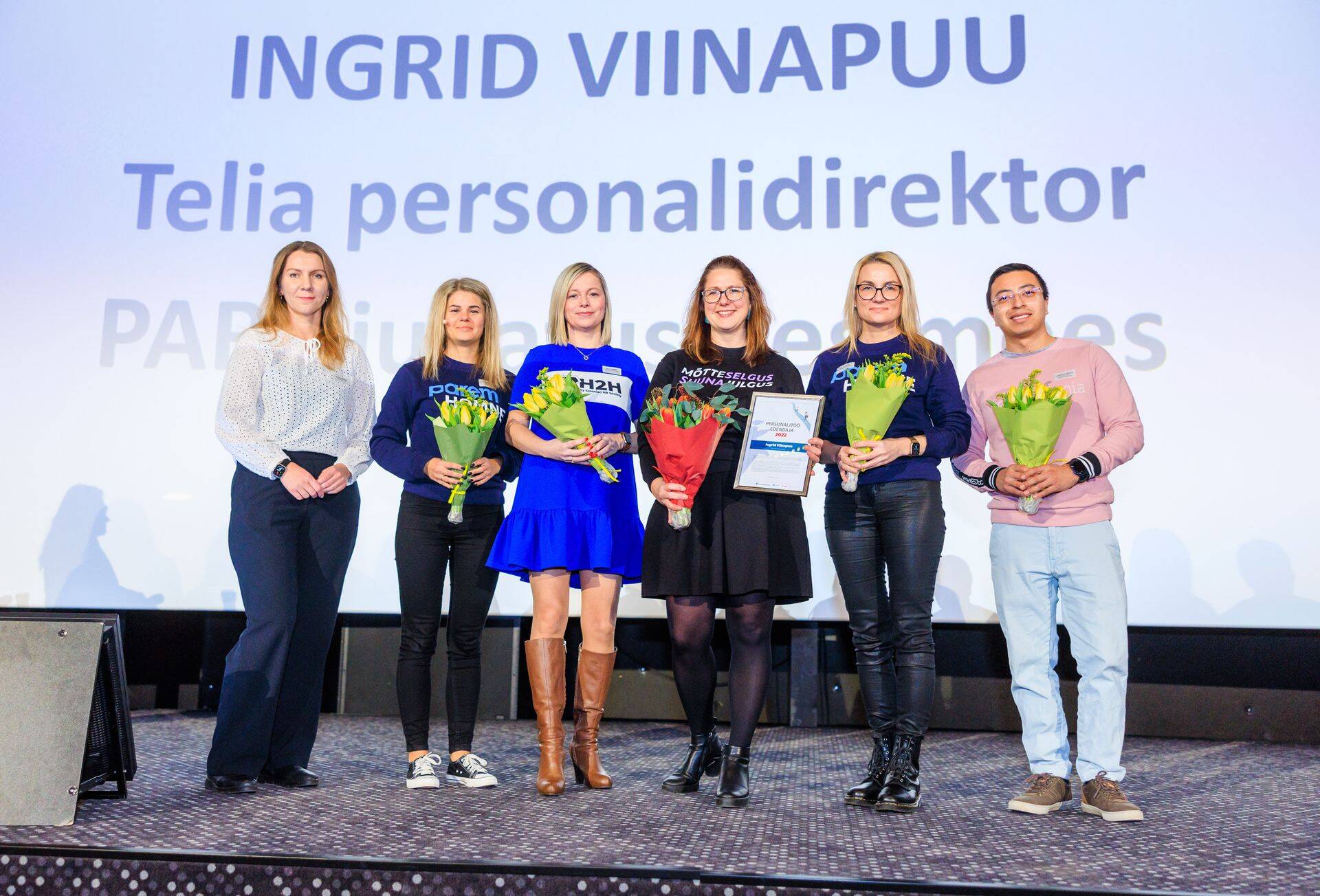 Personalitöö valdkonna edendaja 2022 on Telia personalidirektor Ingrid Viinapuu. Fotol vasakult: personalivaldkonna edendaja 2021 Kadi Tamkõrv (Nortal), Kai Saard (PARE), Helo Tamme (Eesti HR Selts), Ingrid Viinapuu, Aet Urvast (Vanalinna Ehitus OÜ) ja Leonardo Ortega (Work in Estonia).