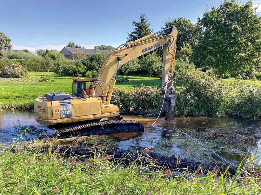 Tööd Vääna jõel.
