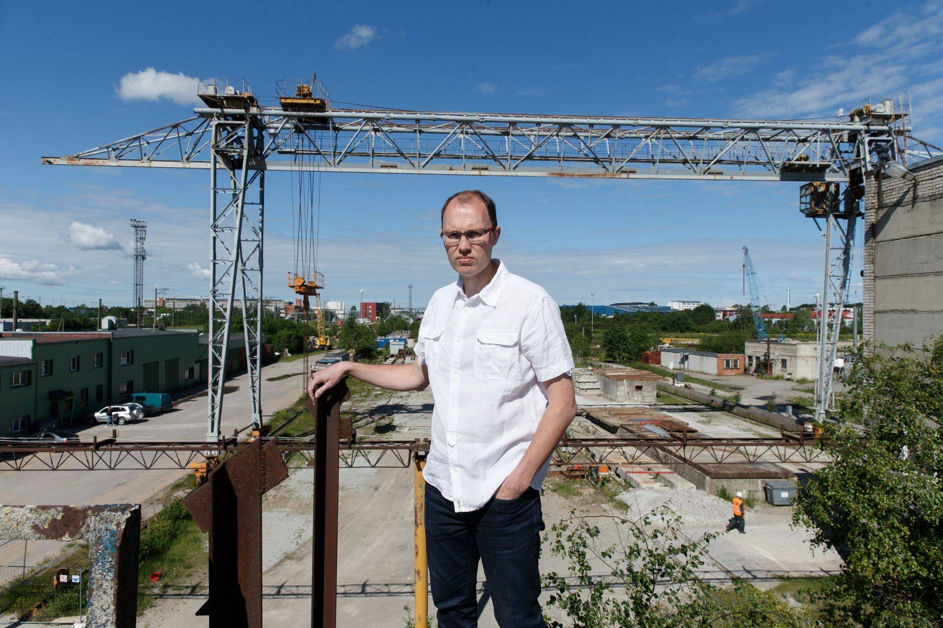 Paari nädala eest oksjonilt Baumosti ostnud Bruno Lill hakkab taamal asuva kinnistu nimel võitlema Mait Schmidtile kuuluva Bauschmidtiga.