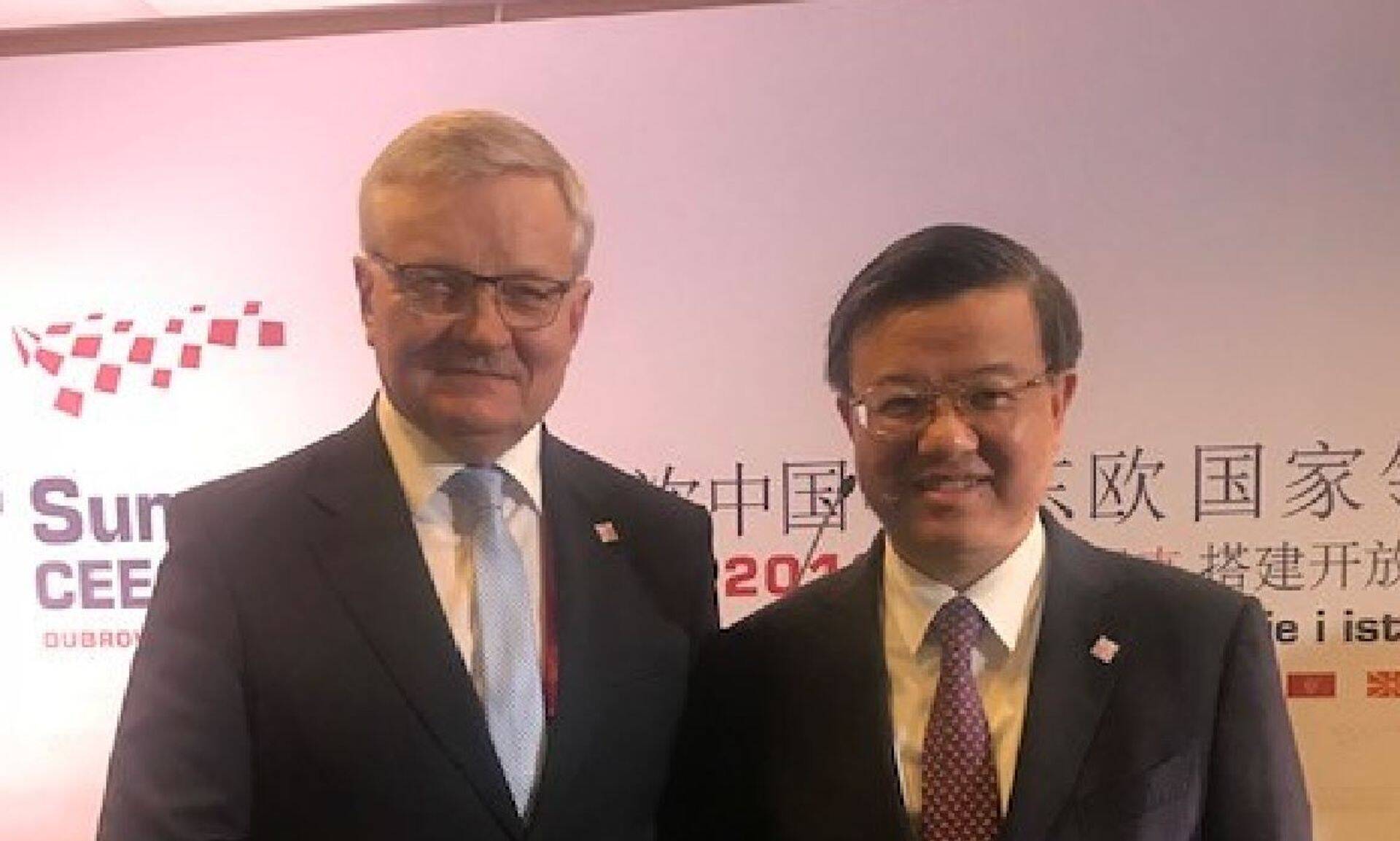 Maaeluminister Tarmo Tamm ja Hiina Tolliameti minister Ni Yuefeng.