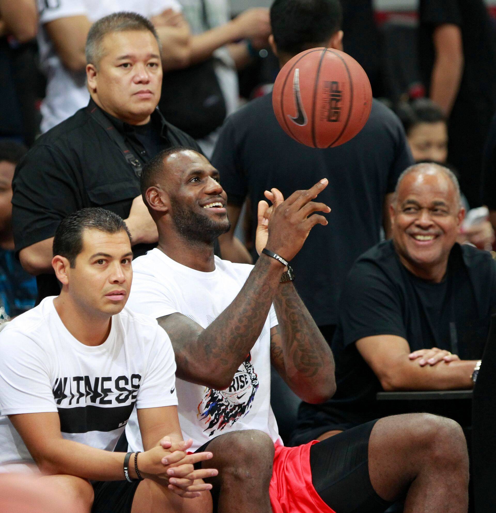 Nike kasutab korvpalli superstaare nagu LeBron James aktiivselt enda populaarsuse kasvatamiseks Hiinas.