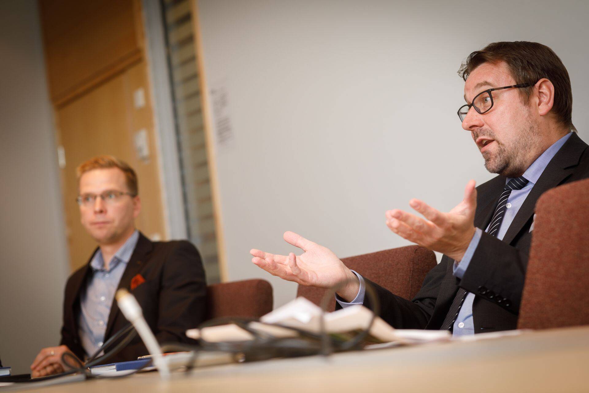 HKScani kommunikatsioonijuht Mikko Saariaho (vasakul) ja finantsjuht Mikko Forsell (paremal).