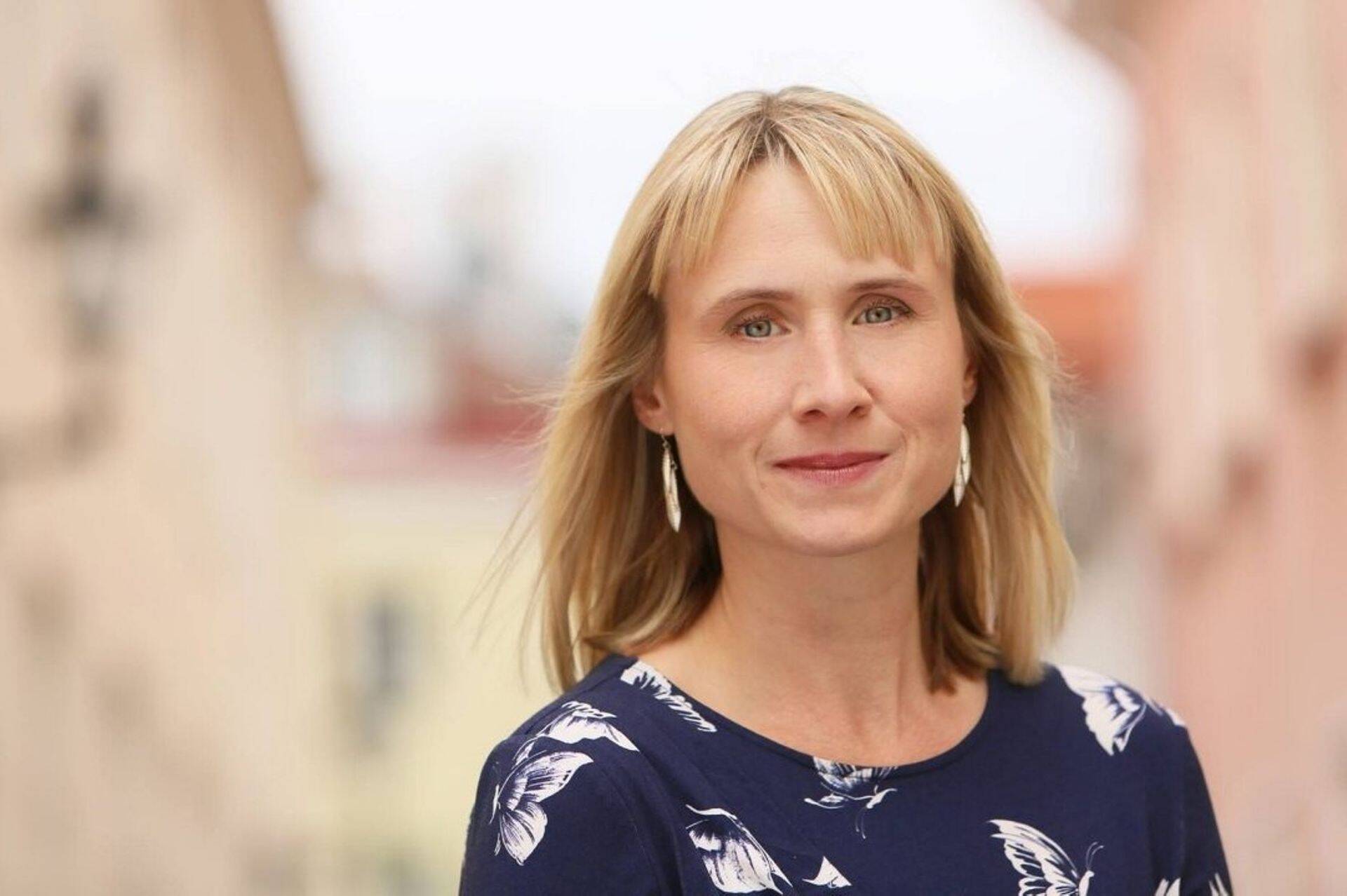 "Samaaegselt tehnoloogiatesse investeerimine ning kümneid miljoneid kvooditasu tasumine käib laevandusettevõtetel üksi üle jõu, mis tähendabki seda, et 2024. aasta reiside eest tuleb kõigi laevafirmade klientidel hakata tasuma rohkem," kirjutab Tallinki kommunikatsioonidirektor Katri Link