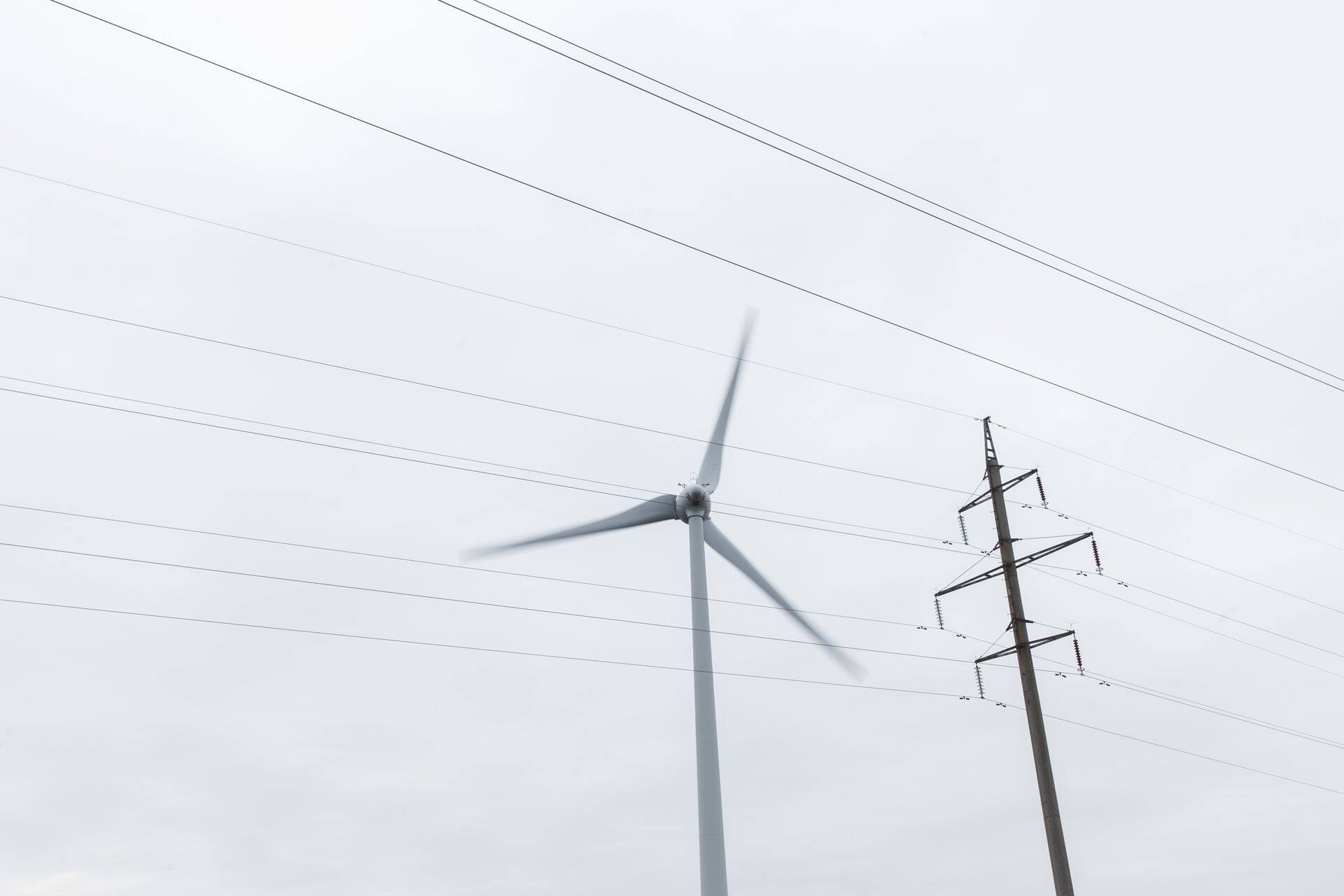 Kui tuult ei ole, siis peab salvestusele rohkem tähelepanu pöörama, rääkis ABB keskpingeseadmete müügijuht Madis Anni.