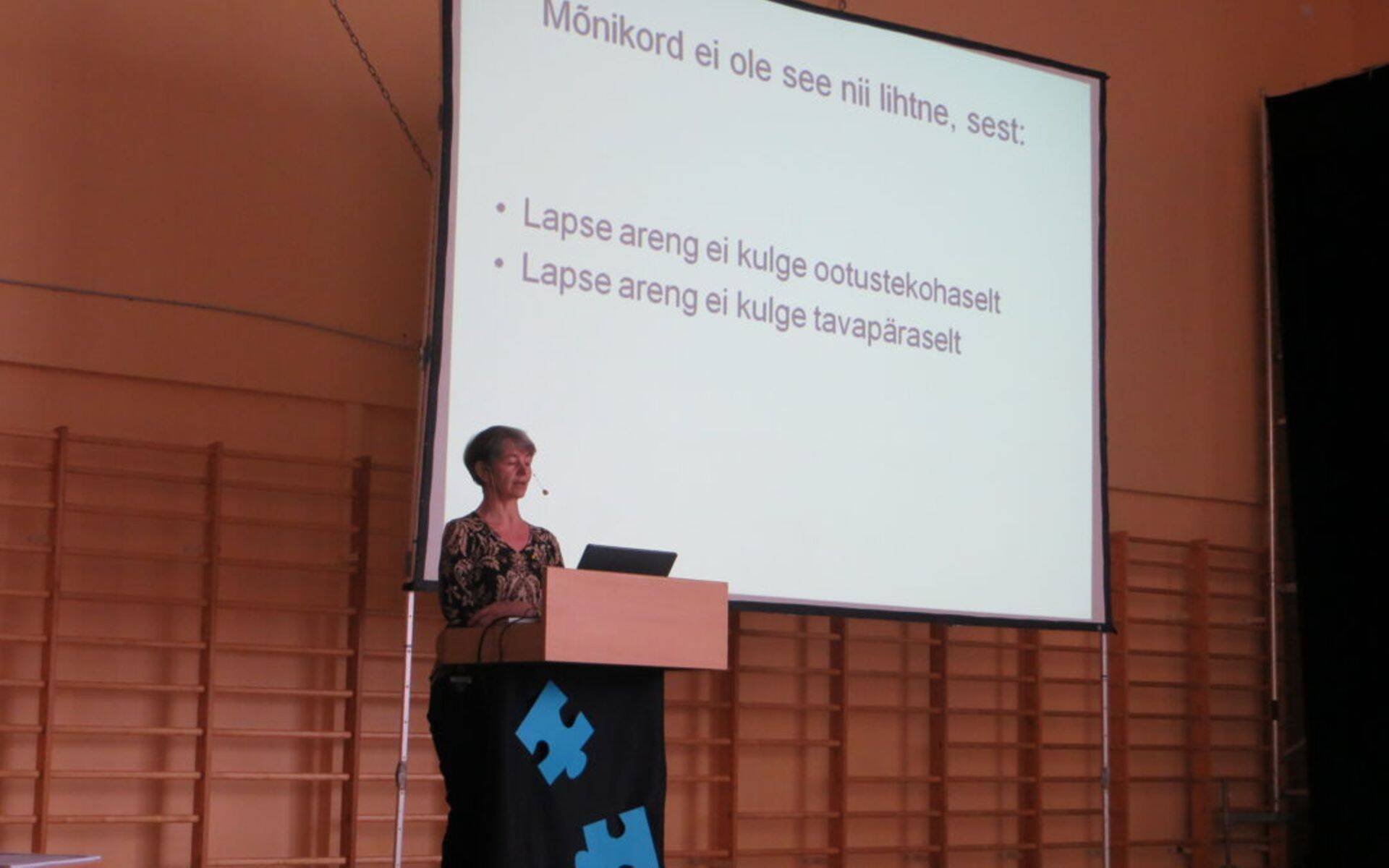 Fotol: Anu Susi loengut pidamas.