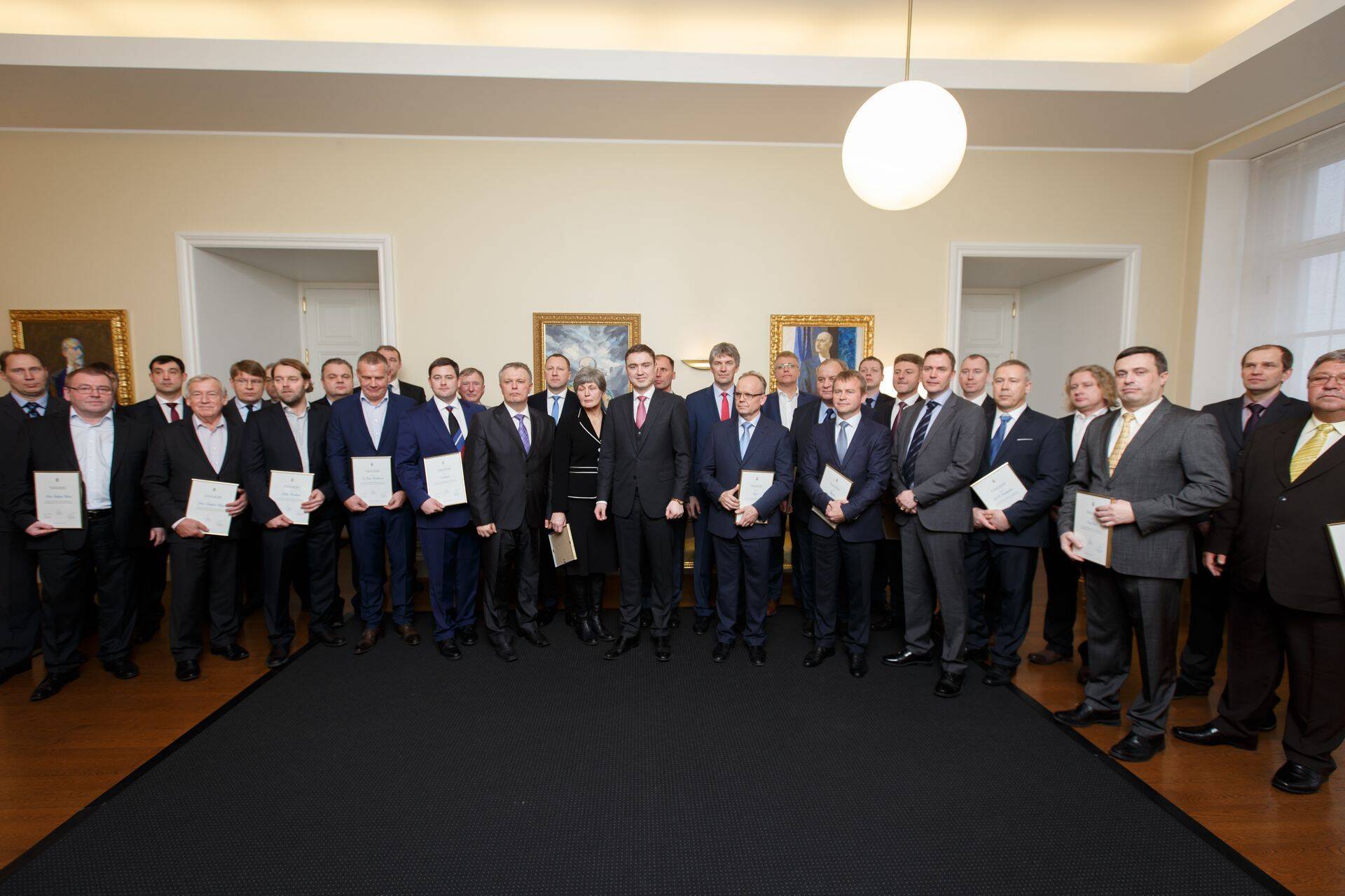Peaminister Taavi Rõivas tunnustas Stenbocki majas suurimaid maksumaksjaid.