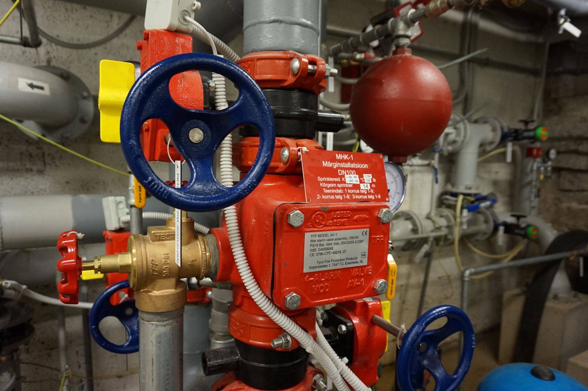 Igakuist hooldamist nõudev sprinklersüsteem Lutheri masinasaali sprinkleriruumis