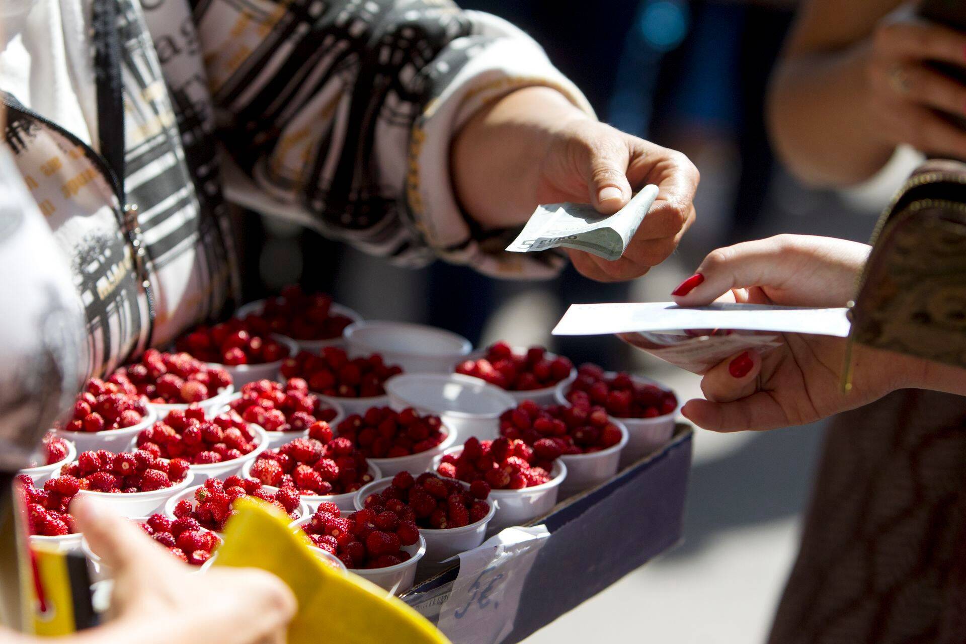 Maasikamüüja Tallinna vanalinnas