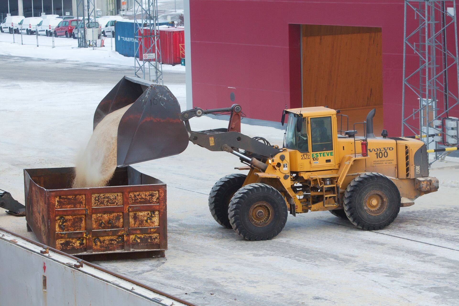 Esteve puidugraanulite terminal Paldiski lõunasadamas.