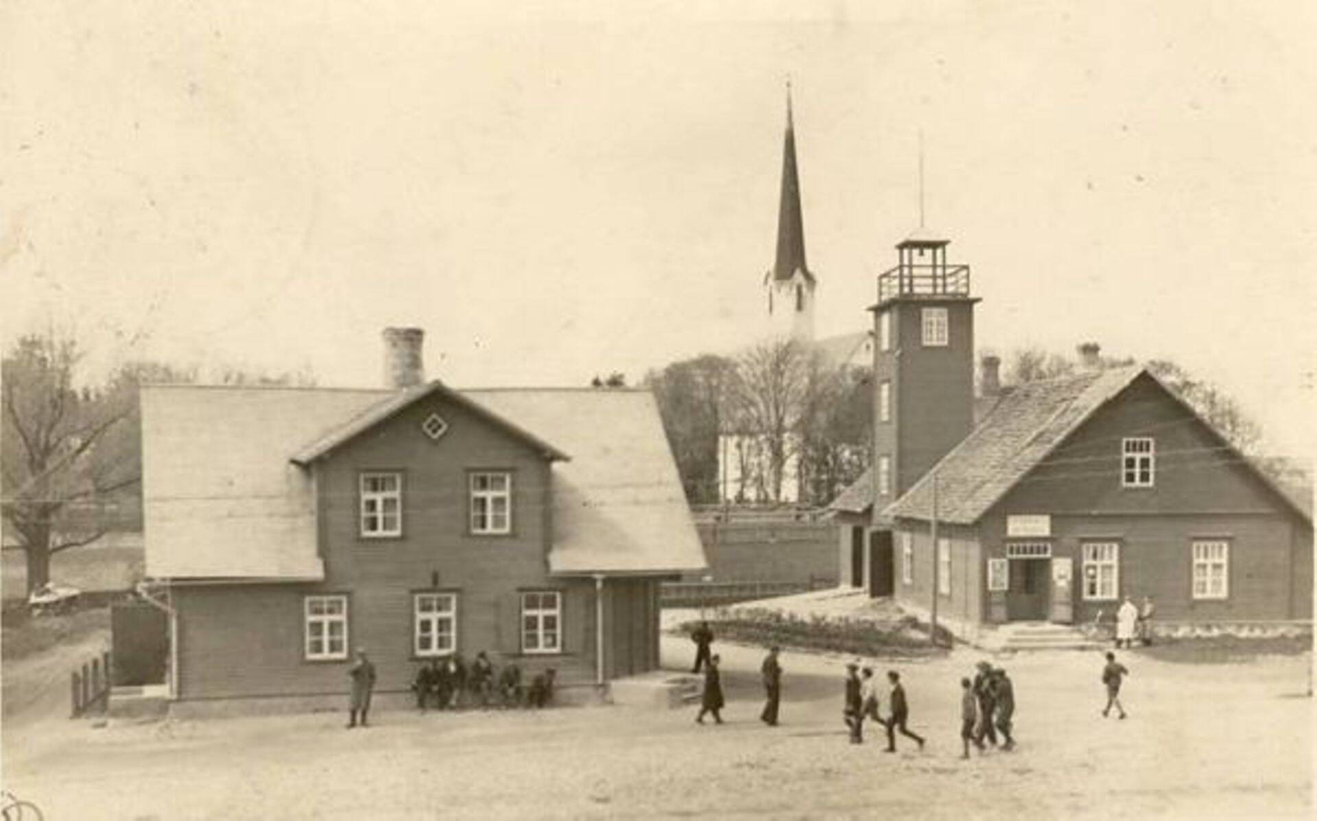 Väike-Maarja keskus 1937. aastal. Vasakpoolses nn Jakob Liivi majas asus Karl Kihlefeldti raamatupood.