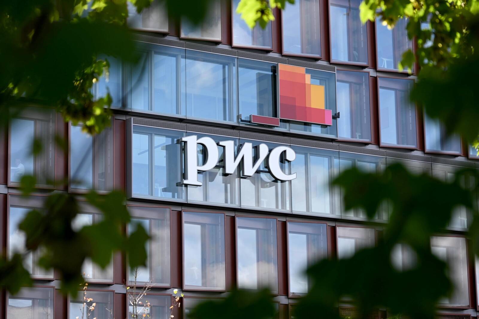 Наряду с эстонской компанией PwC Eesti ответчиком по крупному гражданскому делу выступает и действующая в Великобритании PricewaterhouseCoopers.