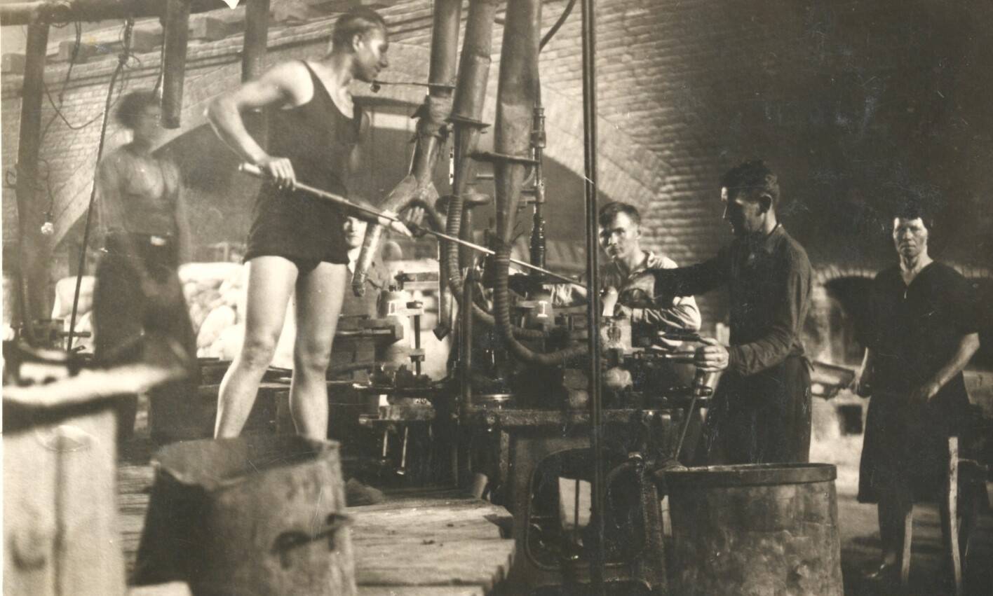 Стекольная фабрика Meleski, интерьер, около 1925 года.