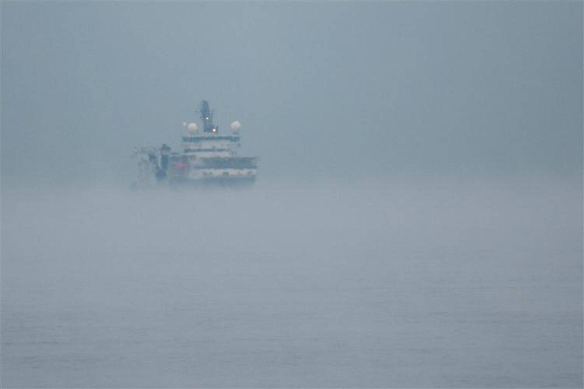 Jäälõhkuja Botnica saabumas Tallinna.