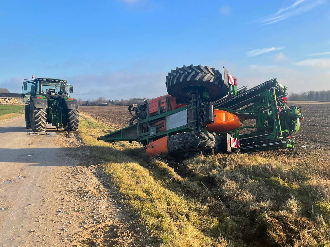 Pildil: Külili paiskunud taimekaitseprits ( pilt on illustratiivne ).