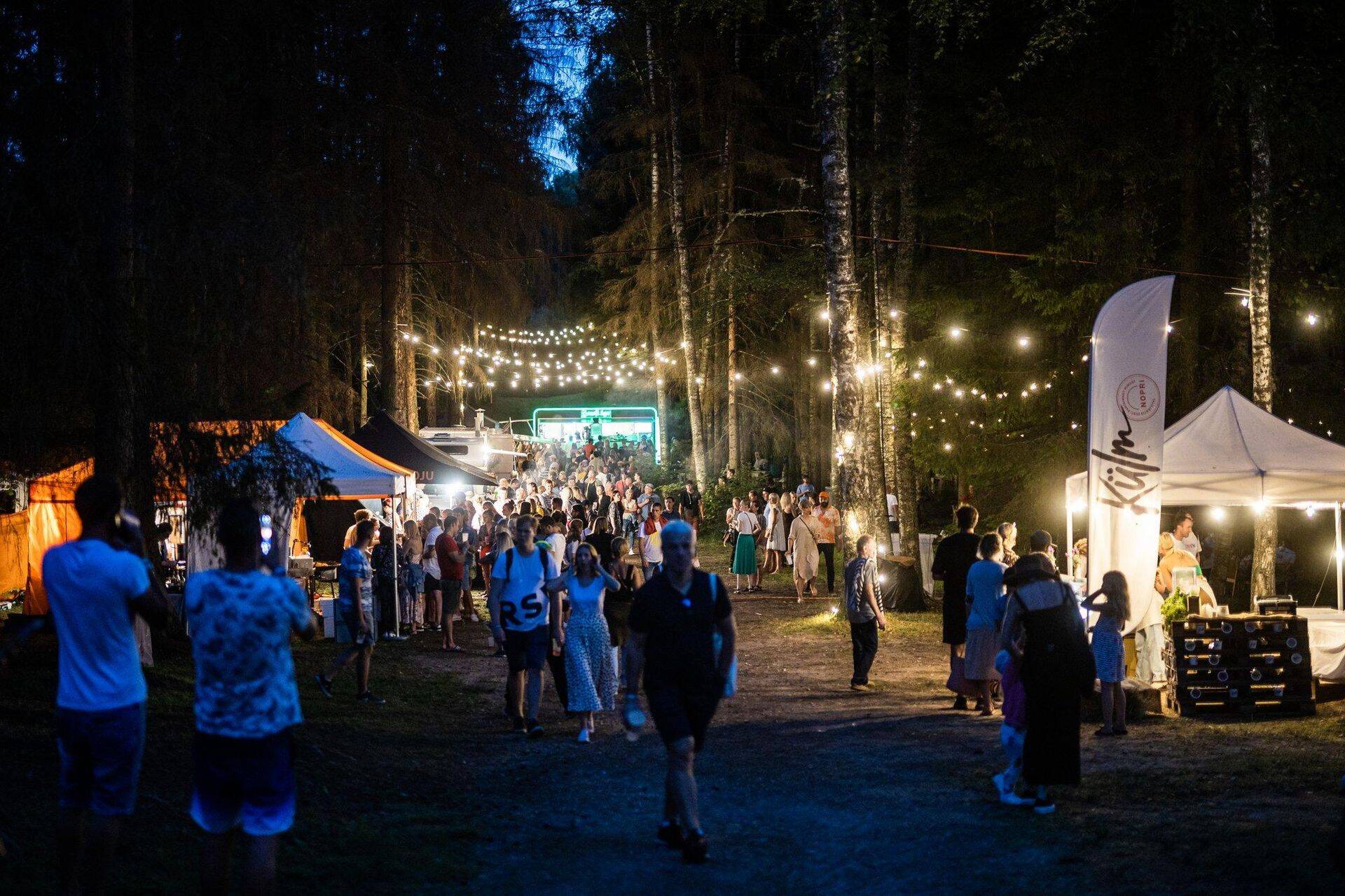 Tänavu Põlvamaal Intsikurmu üritustele minnes võib tihe külastaja ehmuda, sest üraskikahju tõttu tuli metsas teha silmnähtav sanitaarraie. Nagu kubiseb festivali ajal Intsikurmu turistidest, kubiseb parkmets juba aastaid üraskitest.