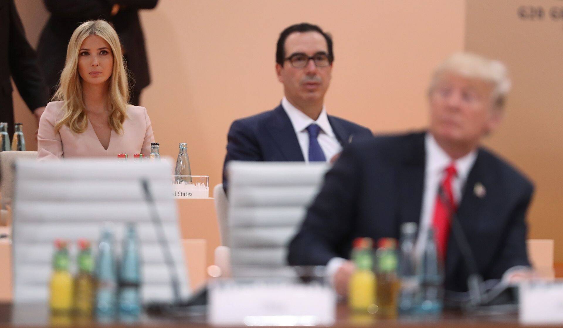 Ivanka Trump Donald Trumpi selja taga täna hommikul enne G20 hommikuse kohtumise algust.