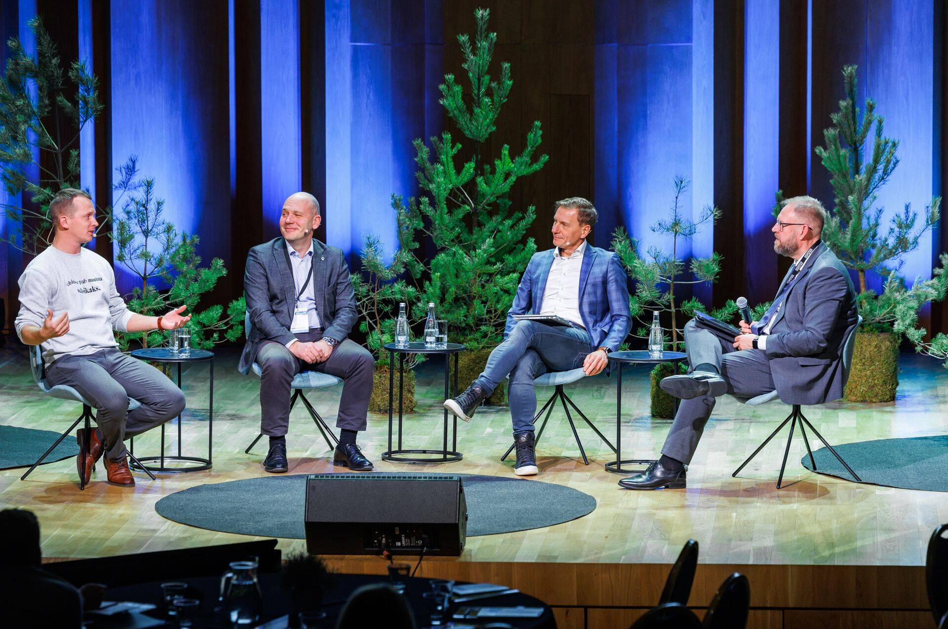 Ehituturgu lahkasid Mapri Ehituse tegevjuht Tarmo Roos, Merko Ehitus Eesti juhatuse liige Ivo Volkov, Nordecon Eesti juhatuse liige Tarmo Pohlak. Arutelu juhtis Urmas Vaino. Foto: Raul Mee.