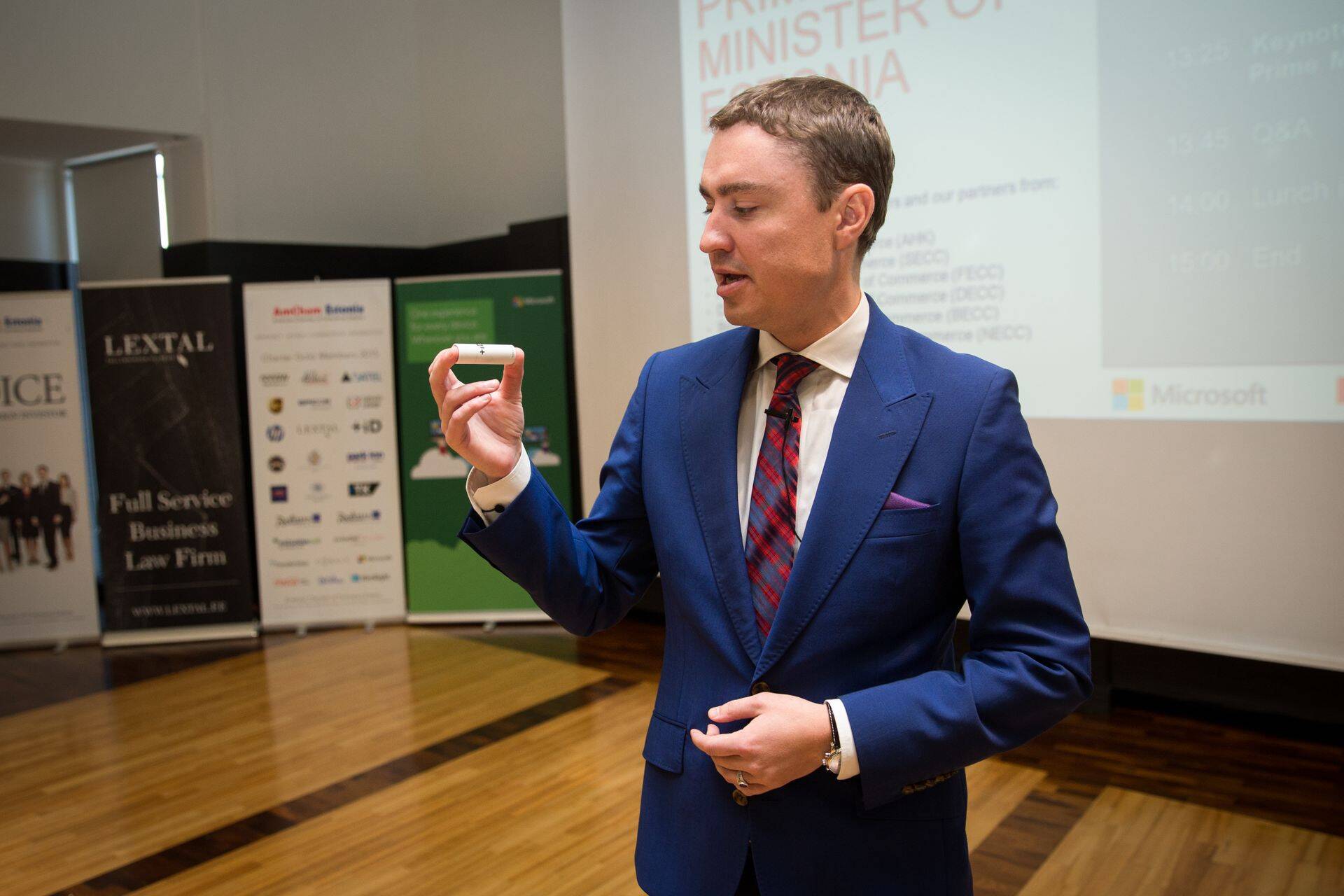 Peaminister Taavi Rõivas 2015. aastal kohtumas Ameerika Kaubanduskojaga Eestis.