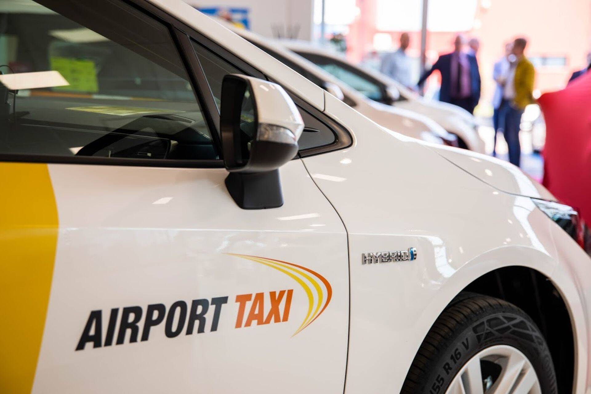Tulika esimesed hübriidsed Toyota Corolla taksod jõudsid Tallinna tänavatele 24. aprillil.