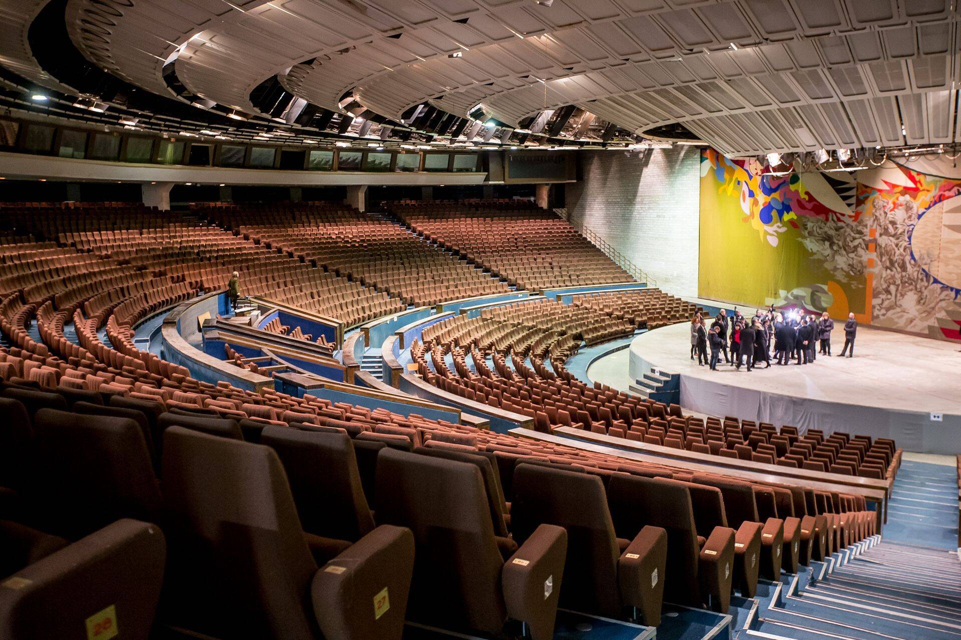 Linnahalli saal