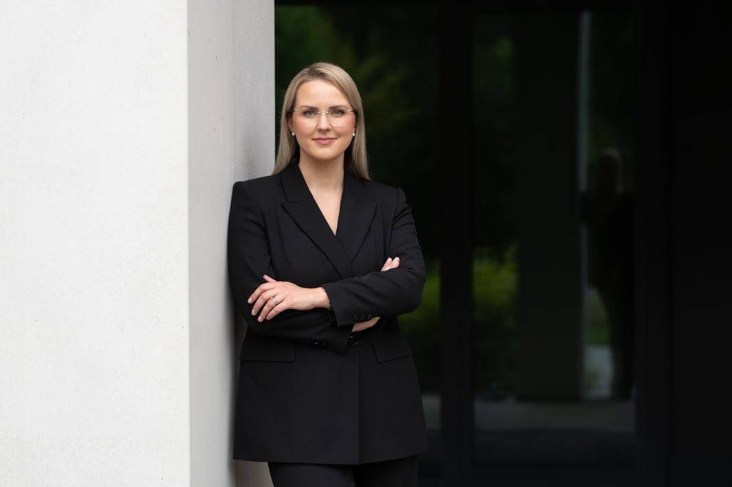 Ignitis Groupi finantstiimi ja investorsuhete juht Aine Riffel-Grinkevičienė toob välja, et ettevõtte dividendipoliitika kindlust näitab seegi, et isegi koroona- ja energiakriisi ajal maksti maailmas valitsenud ebakindlusest hoolimata välja omanikutulu.