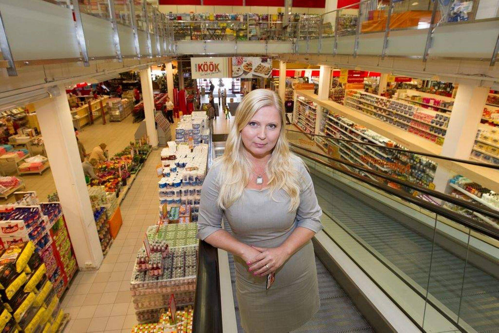 Selveris vastutavad poes sortimendi eest nn kaubagruppide juhid. Selle tulemusel ostavad firma ostujuhi Katrin Riisalu sõnul kliendid mõne kaubagrupi tooteid senisest rohkem.