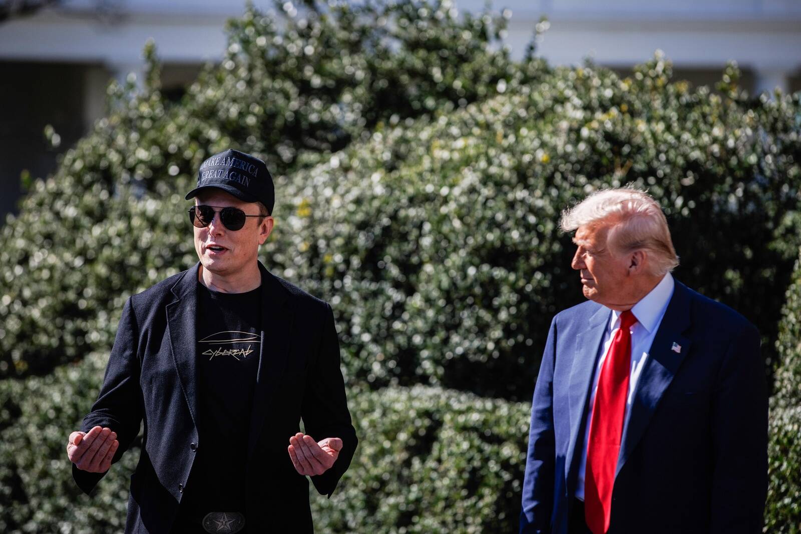 Президент США Дональд Трамп и глава Tesla Илон Маск.